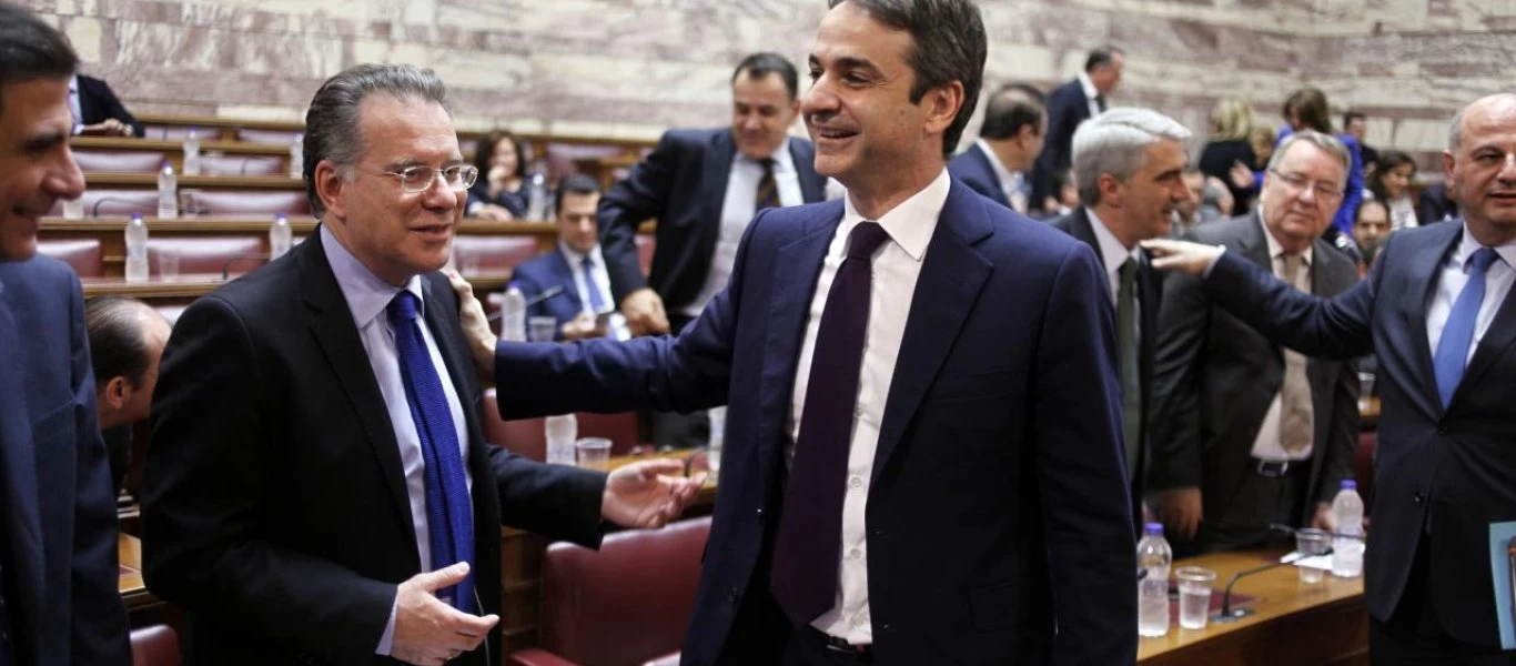 Κ.Μητσοτάκης: Έξαλλος με τον Γ.Κουμουτσάκο για την Θεία Κοινωνία - Κοιτούσε τη φωτογραφία χωρίς να μιλάει ο πρωθυπουργός